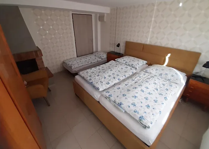 Διαμέρισμα Adela *